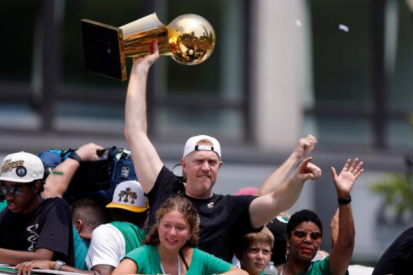 Brian Scalabrine celebrates the 2008 NBA Finals win with the Celtics. 