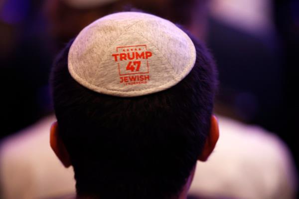 A Jewish student wears a kippah given to him by Trump's campaign during a speech before prominent Jewish do<em></em>nors titled "Fighting Anti-Semitism in America at the Hyatt Regency Capitol Hill on Sept. 19, 2024 in Washington, DC.