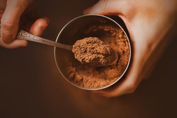 Ground cinnamon in jar