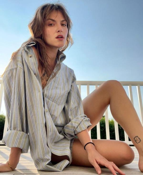 Tessa Gourin, Jack Nicholson's estranged daughter, posing on outdoor deck.