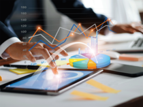 Eco<em></em>nomic recession strategies: Protecting your portfolio during downturns