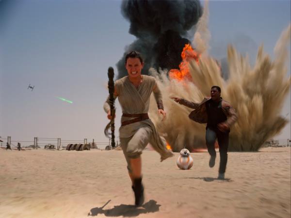 Daisey Ridley running in The Force Awakens