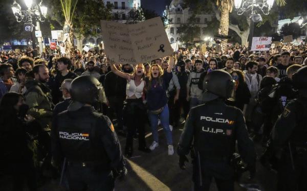 Protesters hold up a banner during a demo<em></em>nstration to demand the resignation of Valencia Regio<em></em>nal President Carlos Mazon in Valencia on November 9, 2024. - The European nation's worst floods in a generation have killed at least 220 people, left dozens missing and submerged entire towns in mud, particularly in the eastern Valencia region. (Photo by Cesar Manso / AFP)