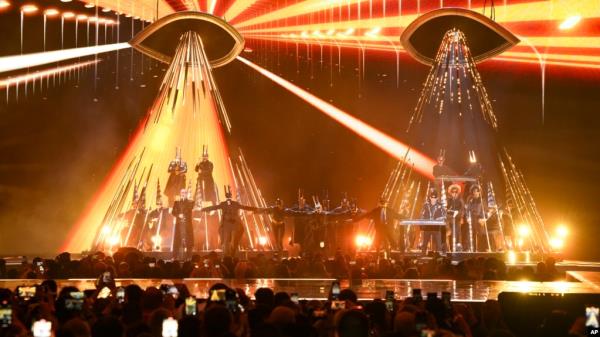 Neil Tennant, left, and Chris Lowe from the Pet Shop Boys perform alo<em></em>ngside the Manchester Camerata during the MTV European Music Awards in Manchester, England, Nov. 10, 2024. (Scott A. Garfitt/Invision/AP)