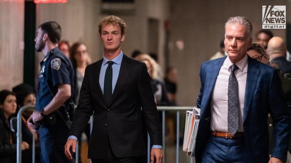 Daniel Penny arrives to court alo<em></em>ngside attorney Steve Raiser at the New York Criminal Court