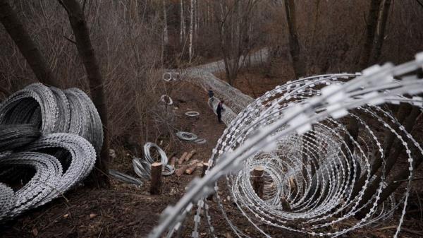 Barbed wire rolled out in the Sumy region ahead of expected fighting