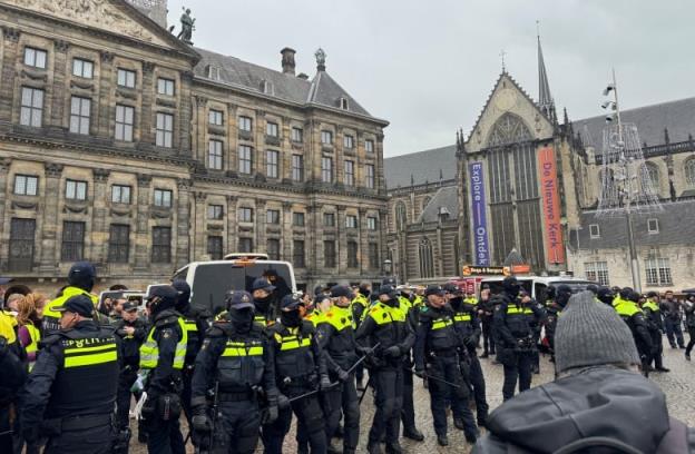 Pro-Palestinian protesters face Dutch police while taking part in a banned demo<em></em>nstration in Amsterdam, Netherlands November 10, 2024.