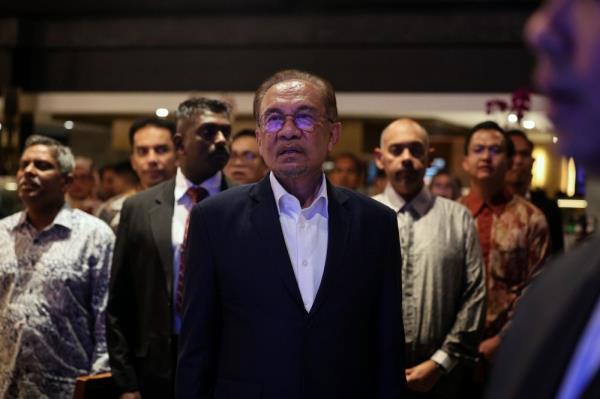 Prime Minister Datuk Seri Anwar Ibrahim has called on all Malaysians, including those abroad, to co<em></em>ntinue supporting the government’s efforts in implementing beneficial initiatives. — Bernama pic